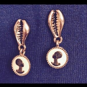 💯 Authentic Coreen Simpson Dangling Earrings